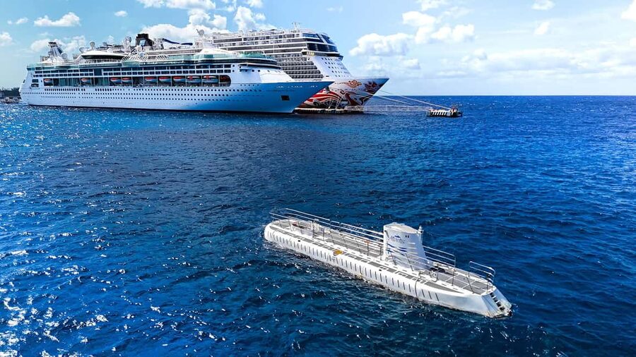 Cozumel: Atlantis Submarine Adventure - Seeing Cozumel from 100 feet below the surface