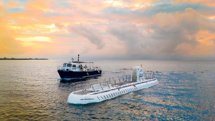 Cozumel: Atlantis Submarine Adventure - From the hotel zone to the submarine