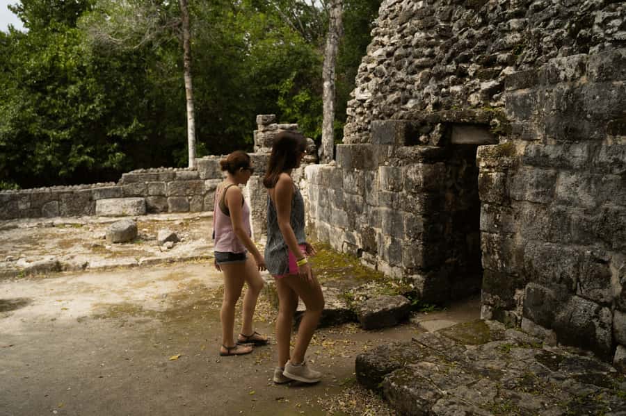 Cozumel: Mayan Ruins Guided Tour with Snorkeling & Lunch - Meeting your guide in central Cozumel