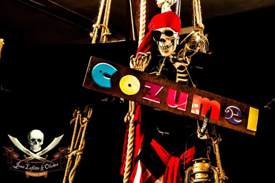Cozumel: Pirate Ship Cruise with Open Bar, Dinner, and Show - Children, older adults, and accessibility