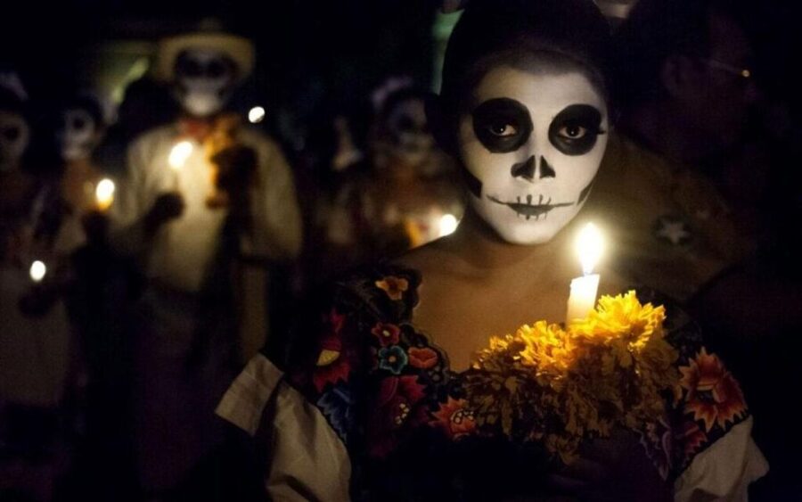 Day of the Dead Tour in San Andres Míxquic From Mexico City - Walking through Mixquic before the cemetery