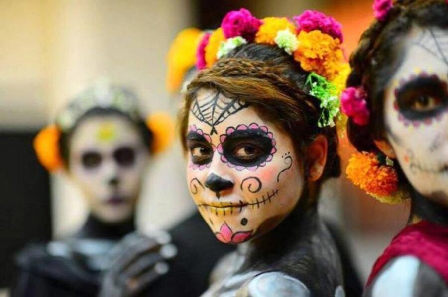 Day of the Dead Tour in San Andres Míxquic From Mexico City - Entering the cemetery and observing family remembrance