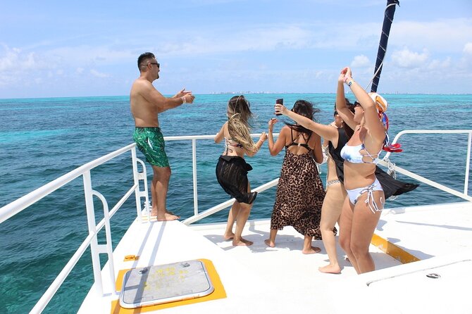 Deluxe Catamaran to Isla Mujeres with Open Bar from Cancun - Isla Mujeres in a 1.5-hour window