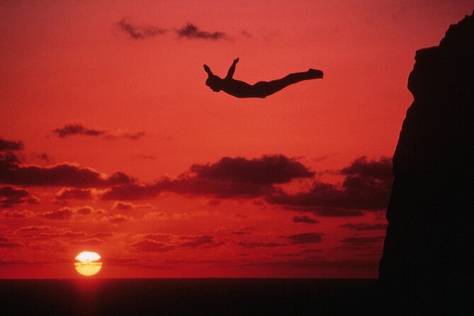 DeLuxe Cliff Divers+Sunset Exhibition byNight w/Different Options - Why Acapulco’s cliff divers make this evening special