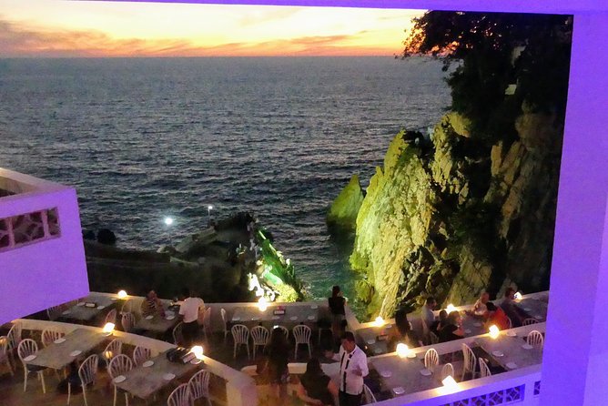 DeLuxe Cliff Divers+Sunset Exhibition byNight w/Different Options - The guide can make or break the evening