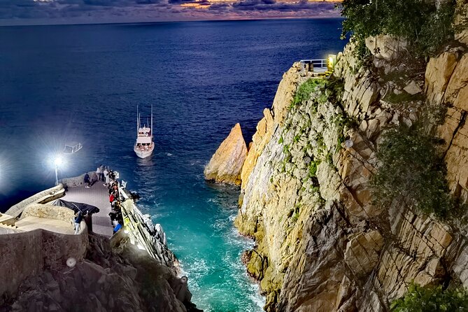 DeLuxe Cliff Divers+Sunset Exhibition byNight w/Different Options - Dinner at La Perla and the importance of your table