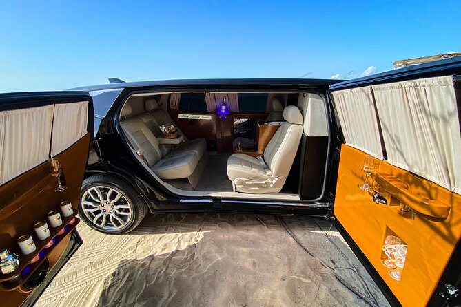 Deluxe GMC Limousine from Cancun Airport to Puerto Morelos - Finding your representative after customs