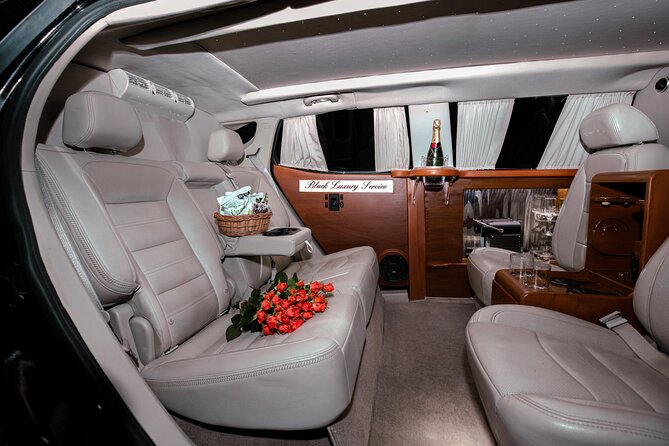 Deluxe GMC Limousine from CUN Airport to Cancun Hotel Zone - What is actually included inside the limousine