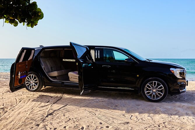 Deluxe GMC Limousine from CUN Airport to Playa Mujeres - Strengths and small rough edges
