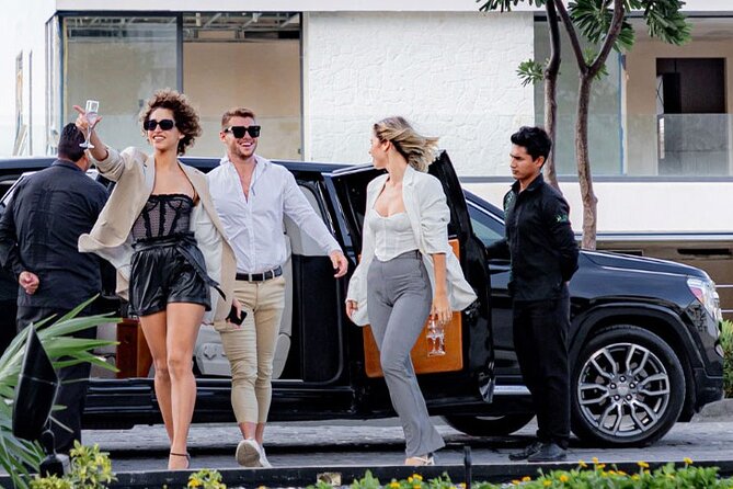 Deluxe Limousine GMC from Cancun Airport - Key points before you book