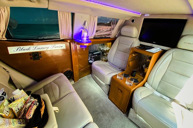Deluxe Limousine GMC from Cancun Airport - What the one-hour ride actually includes
