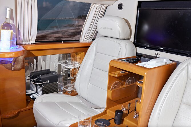 Deluxe Limousine GMC from Cancun Airport - Finding the right meeting point at each terminal