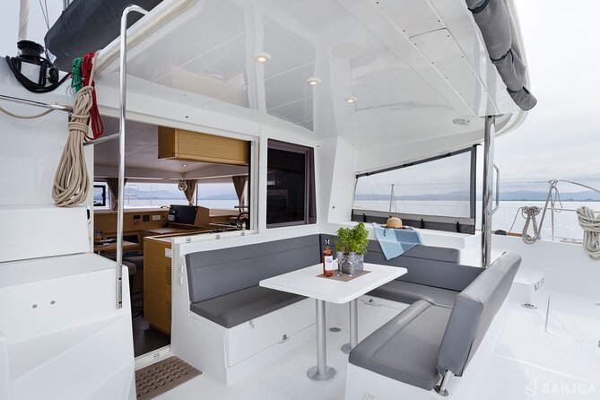 Deluxe Private Boats - 40 ft Catamaran - Sailing, music, and time away from the crowds