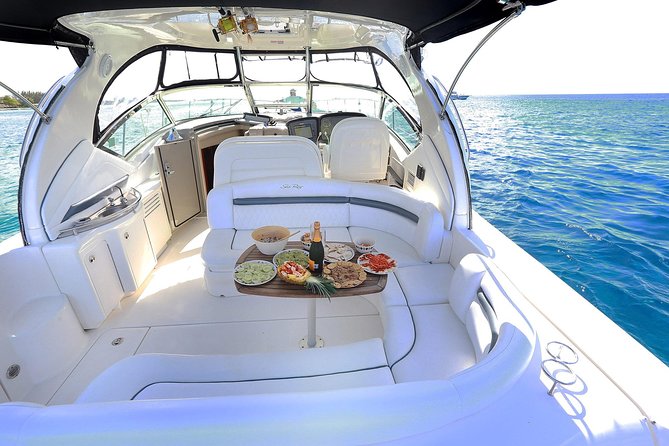 Deluxe Private Boats - 40 ft Sea Ray - Crew service and the small details that matter