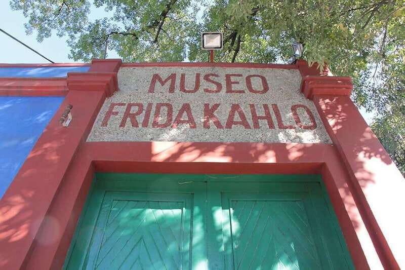 Discover Xochimilco and Coyoacán: Tradition, Music, Culture - Xochimilco by trajinera, the heart of the day