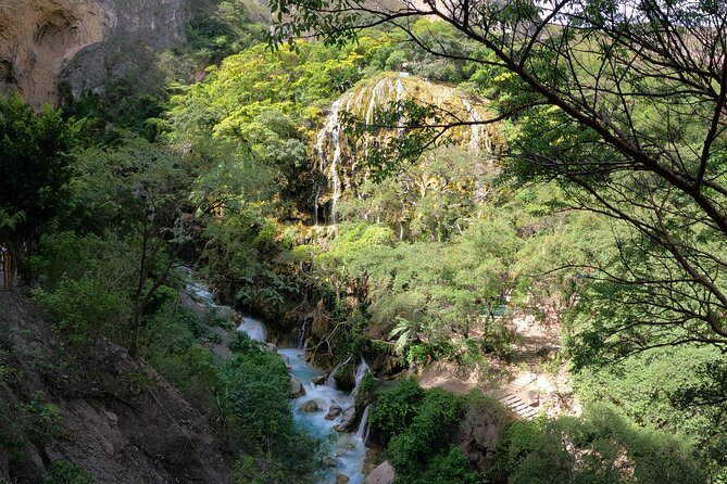 Early & Express Tolantongo Hot Springs - What the guides add to the day
