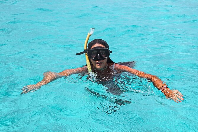 El Cielo Cozumel Snorkel Private Boat + Food + Drinks + Beach - El Cielito: shallow water with rays nearby