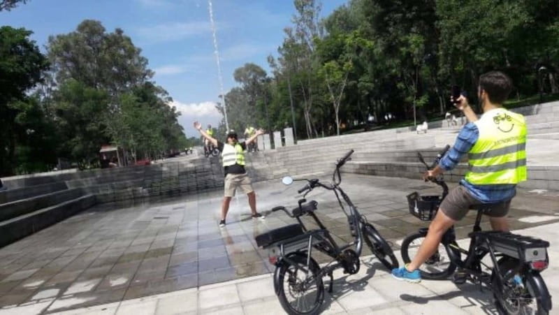 Electric Bike City Tour with a taco stop. - Reforma and the city’s public monuments