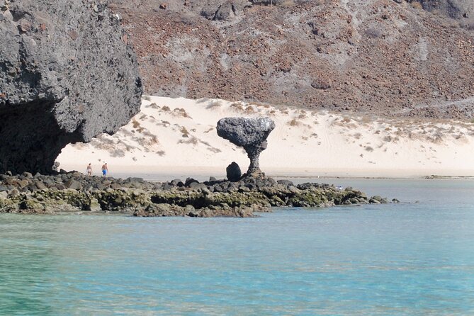 Espiritu Santo Island Tour - Balandra Beach at the end of the day
