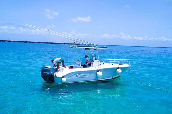 Exclusive Private Boat to El Cielo - The boat, crew, and small practical details