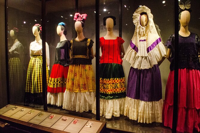 EXCLUSIVE TOUR Frida Kahlo Museum - SMALL GROUPS - Why Casa Azul is worth seeing with a guide