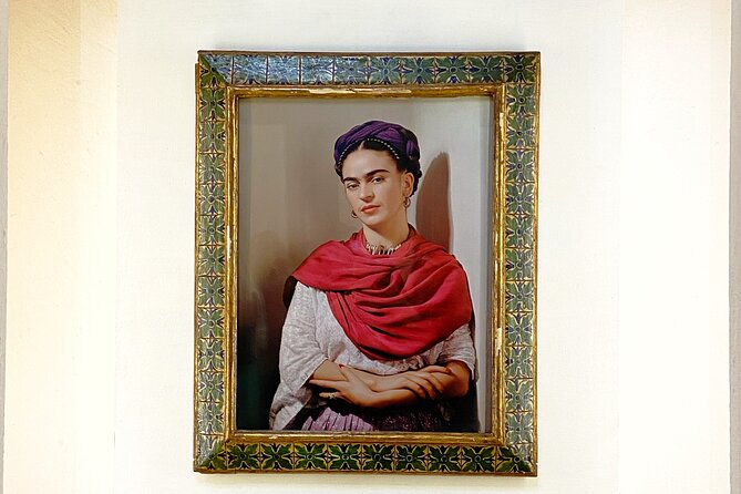 EXCLUSIVE TOUR Frida Kahlo Museum - SMALL GROUPS - Entering Casa Azul with reserved access