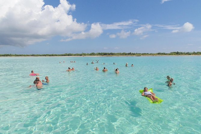 "First Lady" Private Snorkel & El Cielo Sandbar Combo - How the crew handles wind, currents, and safety