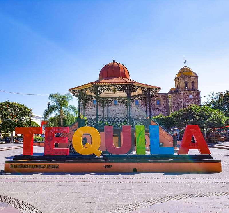 From Guadalajara: Town of Tequila & Jose Cuervo Factory Tour - Getting from Guadalajara to the agave country
