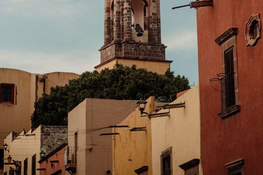 From Guanajuato: Dolores Hidalgo and San Miguel Public Tour - Group size, guide style, and language