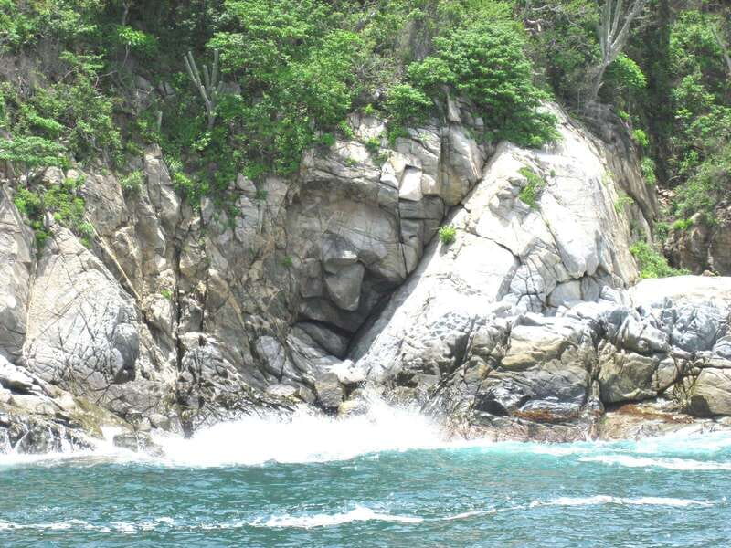 From La Crucecita: Private Huatulco 7 or 5 Bays Boat Trip - What the boat day feels like from port to beach