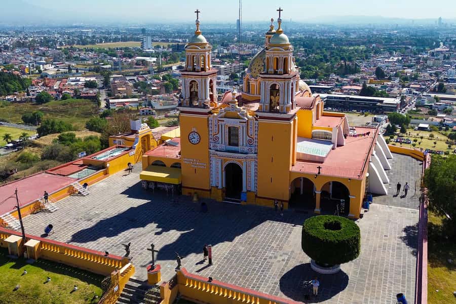 From Mexico City: One-day adventure: Puebla, Cholula, and Tonantzintla - Lunch: choose the food option with care