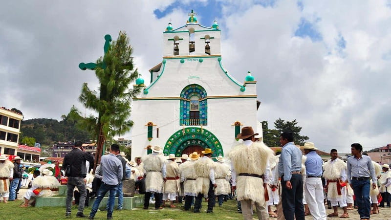 From San Cristóbal: Chamula and Zinacantán Guided Tour - What the guide adds to the day