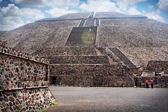 Full-Day Teotihuacan & Basilica Guadalupe Tour - Tlatelolco and the Plaza of Three Cultures