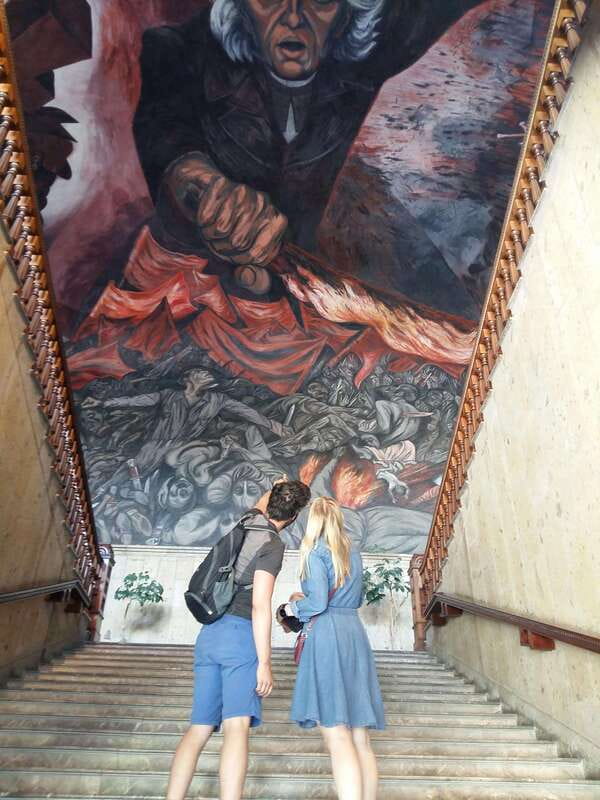 Guadalajara: Culture, Architecture, and Market Walking Tour - Rotonda de los Jaliscienses Ilustres and Plaza de Armas