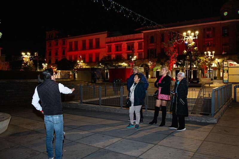 Guadalajara: Guided Tlaquepaque Night Tour with Hotel Pickup - Casa Bariachi brings in the mariachi