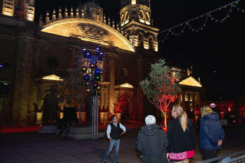 Guadalajara: Guided Tlaquepaque Night Tour with Hotel Pickup - What the $40 price really covers