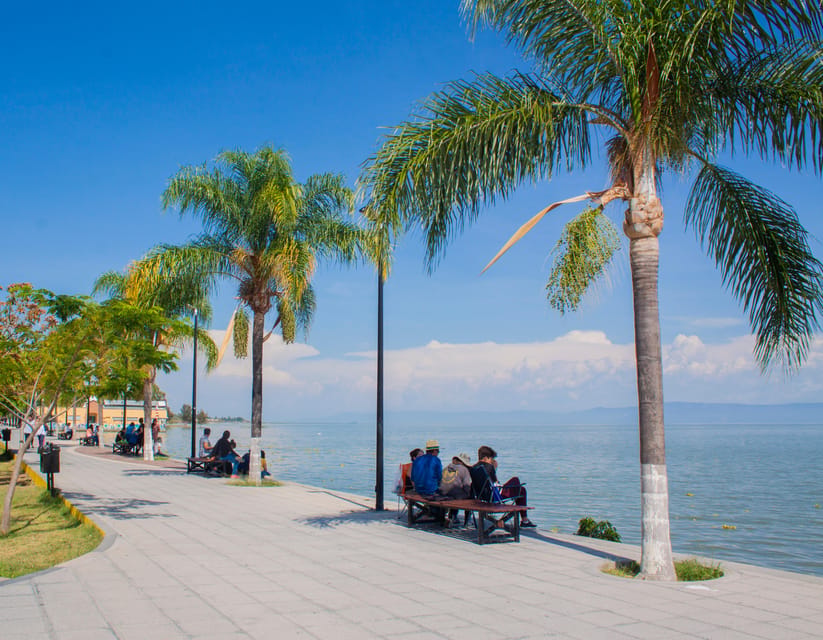 Guadalajara: Lake Chapala and Ajijic Day Trip with Boat Trip - Lunch at Mariscos El Carnal comes with a lake view
