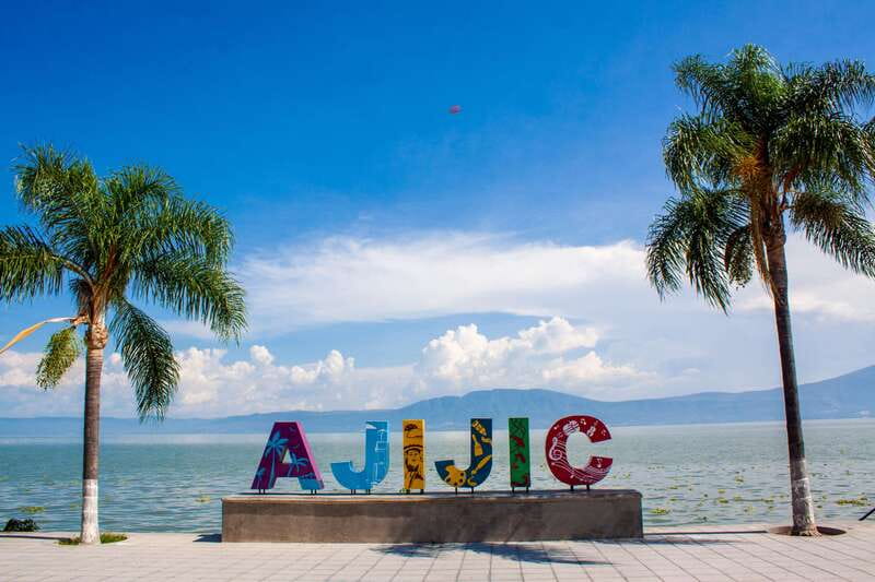 Guadalajara: Lake Chapala and Ajijic Day Trip with Boat Trip - Ajijic offers the best walking time