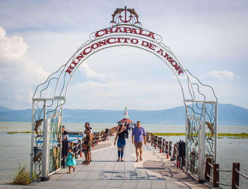 Guadalajara: Lake Chapala and Ajijic Day Trip with Boat Trip - The Vicente Fernández stop is a quick cultural introduction