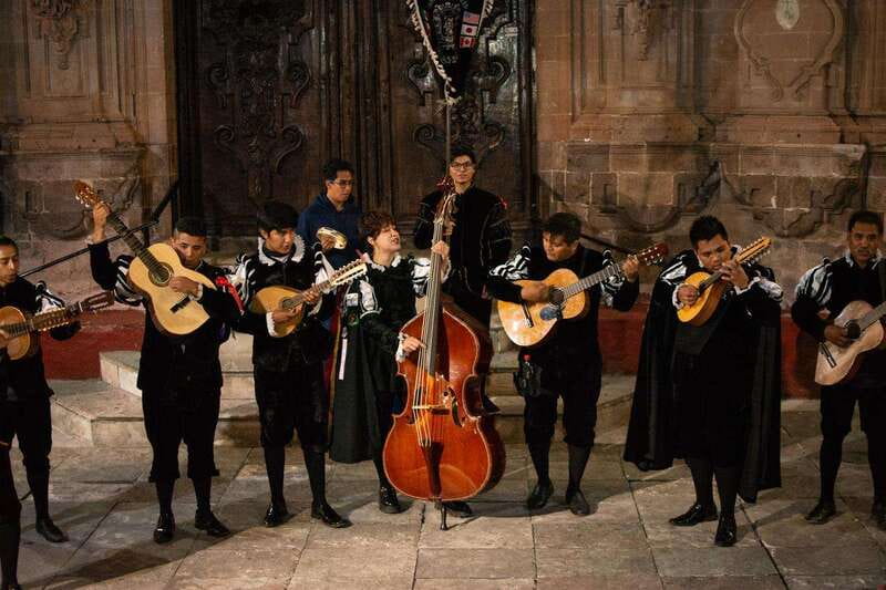Guanajuato: Night Walk with the Estudiantina - The 22-minute performance at Salto del Mono