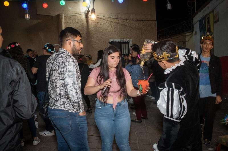 Guanajuato: Night Walk with the Estudiantina - The finale at Callejón del Beso
