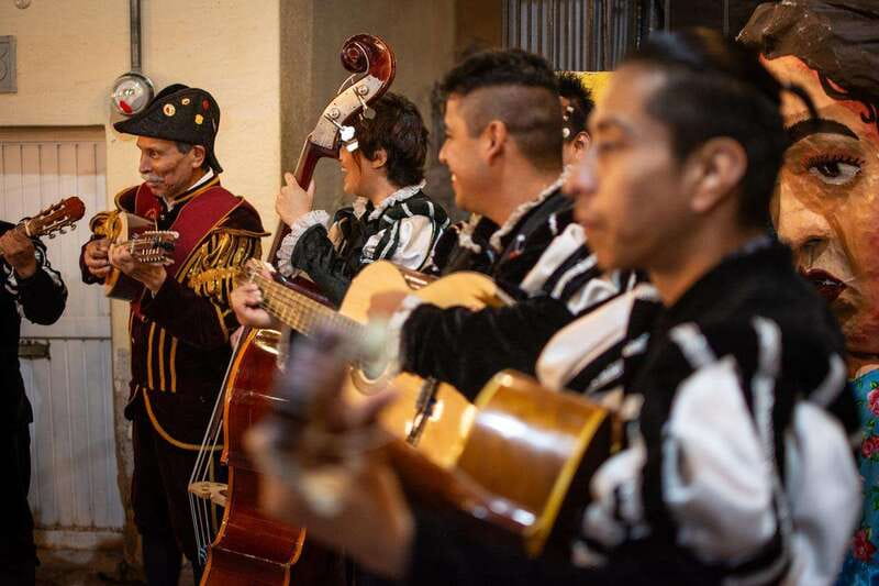 Guanajuato: Night Walk with the Estudiantina - Spanish language and what you really need to understand