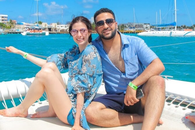 Half Day Sailing Private Catamaran to Isla Mujeres - What the crew does well