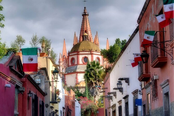 Historical and Cultural Walking Tour of San Miguel de Allende - San Francisco Church and centuries of changing design