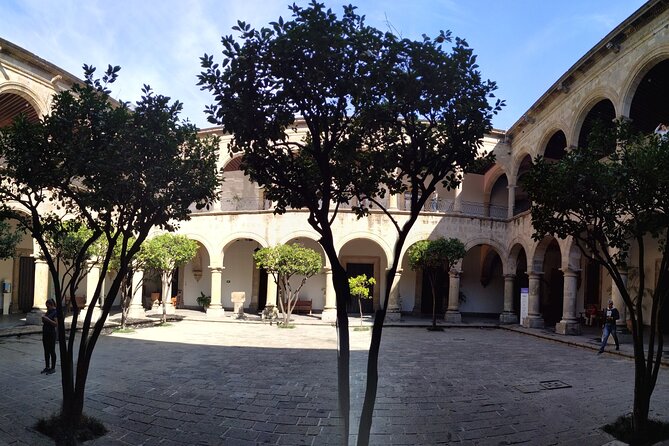 History and Murals: Walking Tour Guadalajara - Plaza Fundadores and Plaza Tapatía