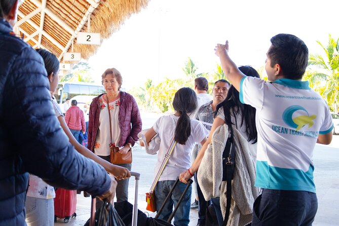 Huatulco Airport: Round-Trip Transfer to Huatulco Hotels - Service Quality: Clean, Prompt, and Friendly