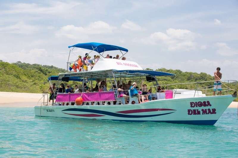 Huatulco: Bays Boat Tour with Snorkeling and Hotel Pickup - Key points to know before booking