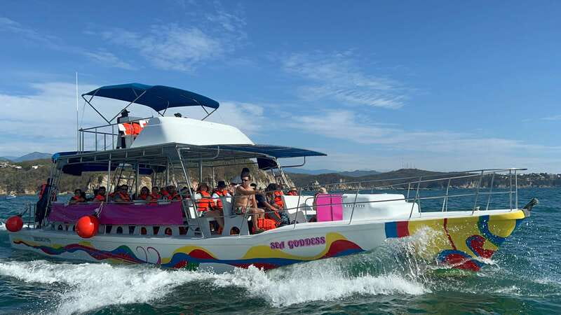 Huatulco: Bays Boat Tour with Snorkeling and Hotel Pickup - Santa Cruz departure and the first look at Huatulco’s coast