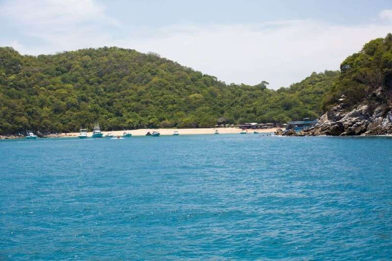 Huatulco: Bays Boat Tour with Snorkeling and Hotel Pickup - What the $38 price really covers