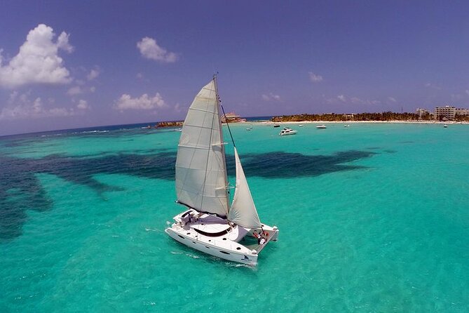 Isla Mujeres Catamaran, Open Bar & Optional Buffet and pick up - Sailing across the Caribbean